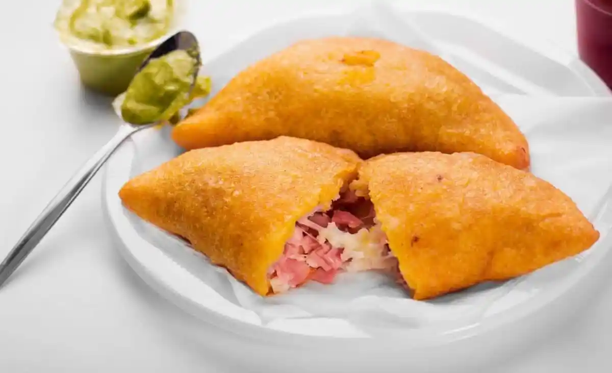 best empanada de jamon y queso near me